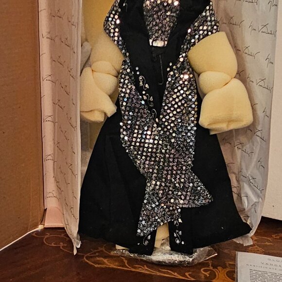 18 inch tall Gloria Vanderbilt Porcelain Doll - Picture 14 of 14